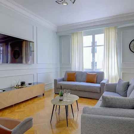 Luxury In Center Of