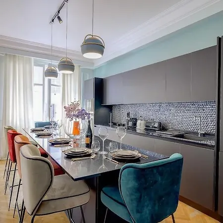 Luxury In Center Of Nice