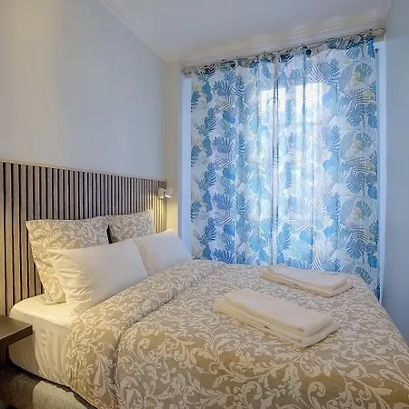 Luxury In Center Of * Nice