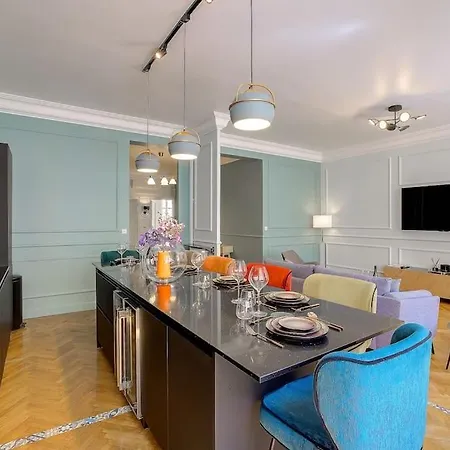 Luxury In Center Of Apartment