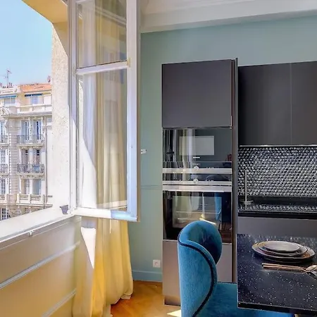 Luxury In Center Of Nice
