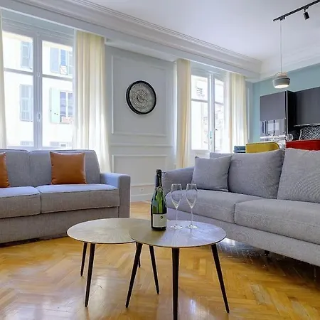 Luxury In Center Of