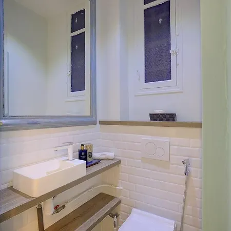 Luxury In Center Of Apartment *