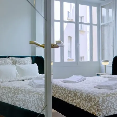 Luxury In Center Of * Nice