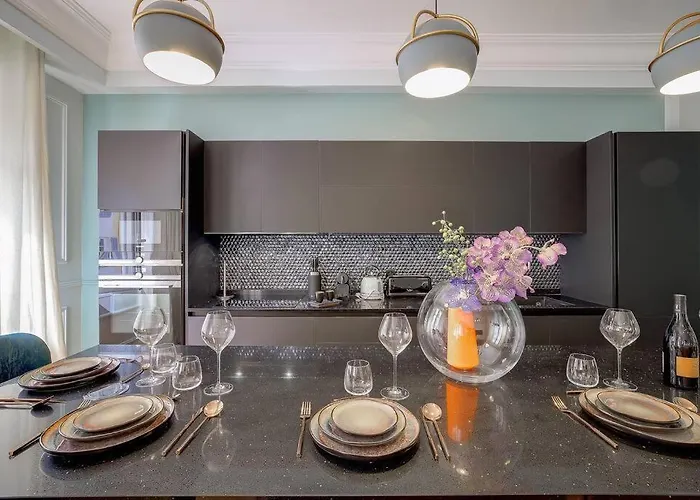 Luxury In Center Of 아파트 니스