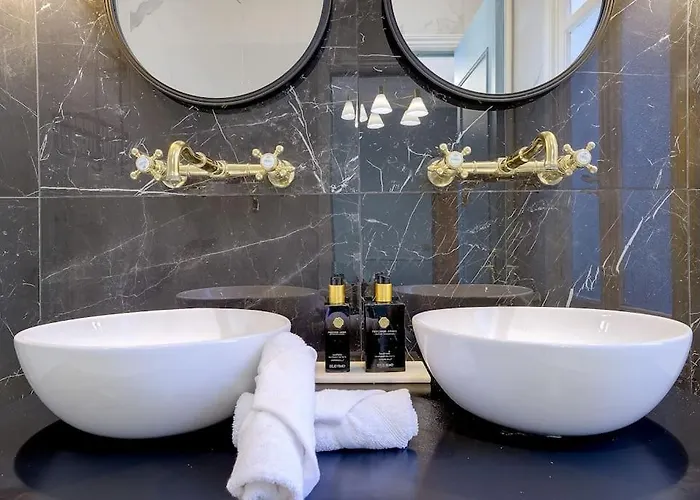 Luxury In Center Of *