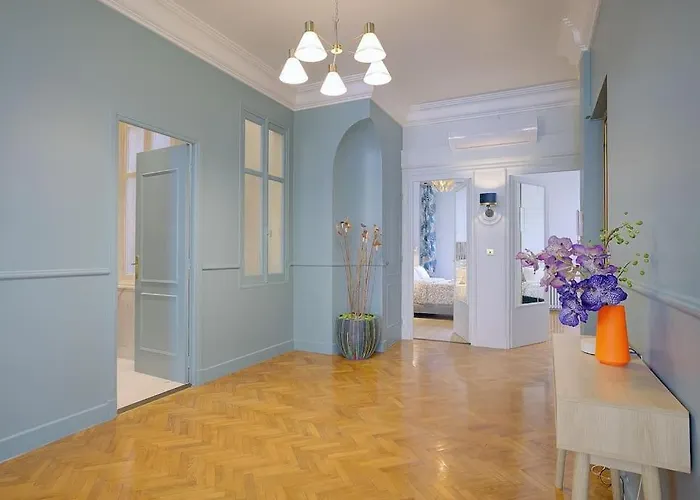 Luxury In Center Of *