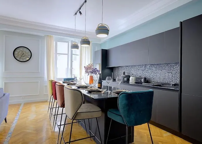 Luxury In Center Of *